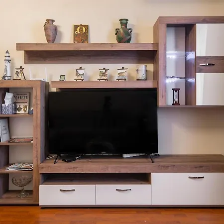 National Palace Of Culture View - Spacious 1-bd Flat Sofia