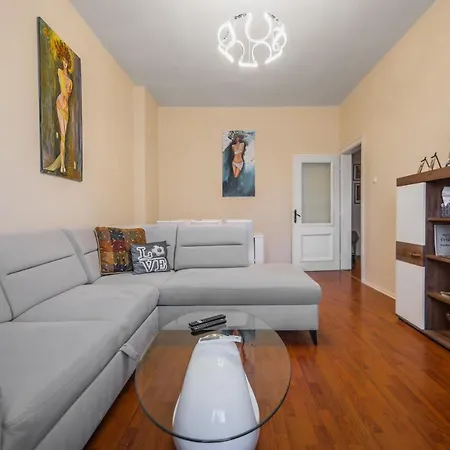 National Palace Of Culture View - Spacious 1-bd Flat * Sofia