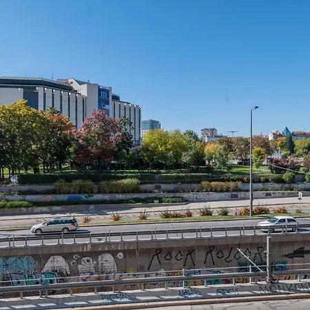 National Palace Of Culture View - Spacious 1-bd Flat Sofia