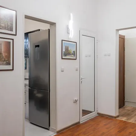 National Palace Of Culture View - Spacious 1-bd Flat Apartment Sofia